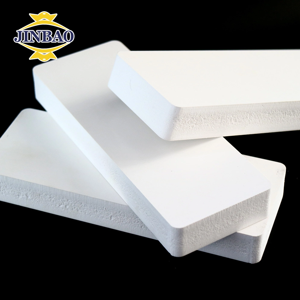 Tablero de espuma de PVC frente a madera contrachapada: comparación de durabilidad, costos y aplicaciones